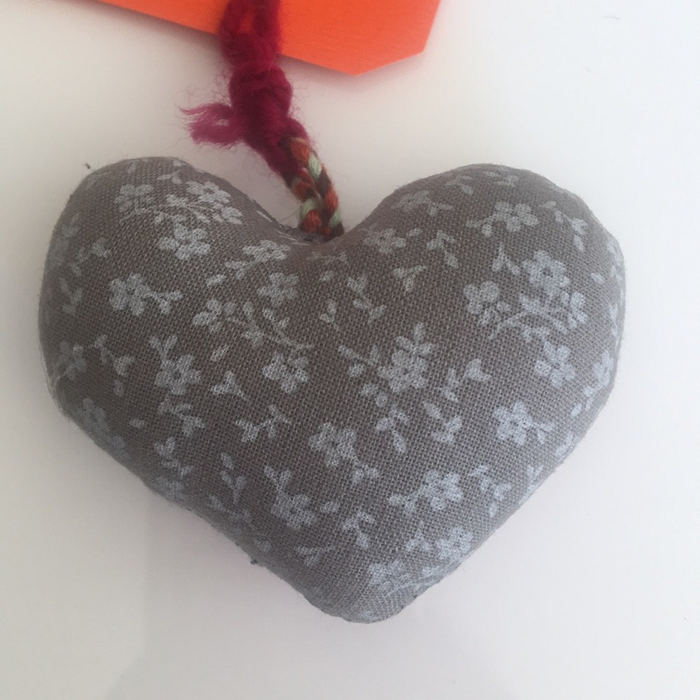 One hand embroidered heart 💕 - Picture 2 of 4
